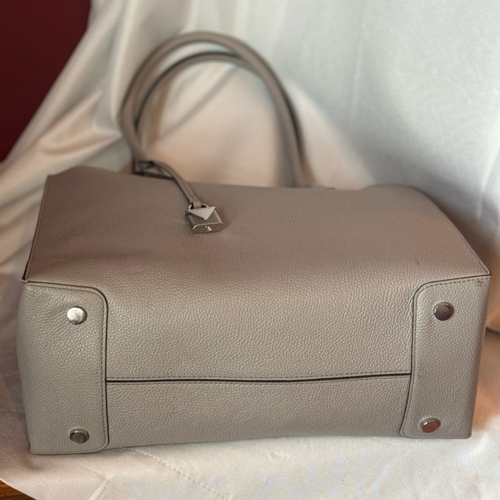 Micheal Kors Purse - Picture 6 of 11